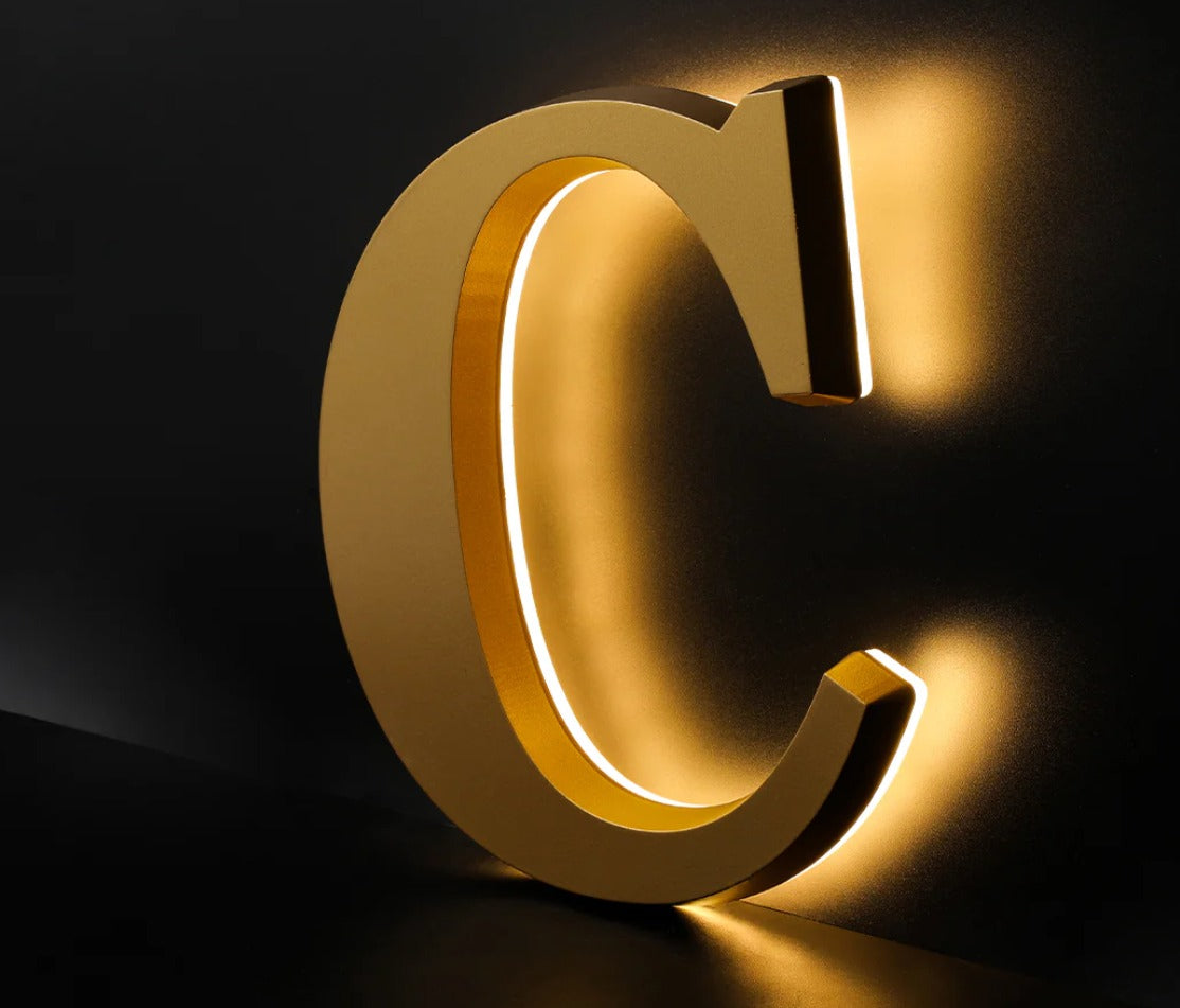 Corpórea de metacrilato 100% lacado e iluminación trasera