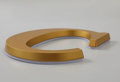 Corpórea de metacrilato 100% lacado e iluminación trasera